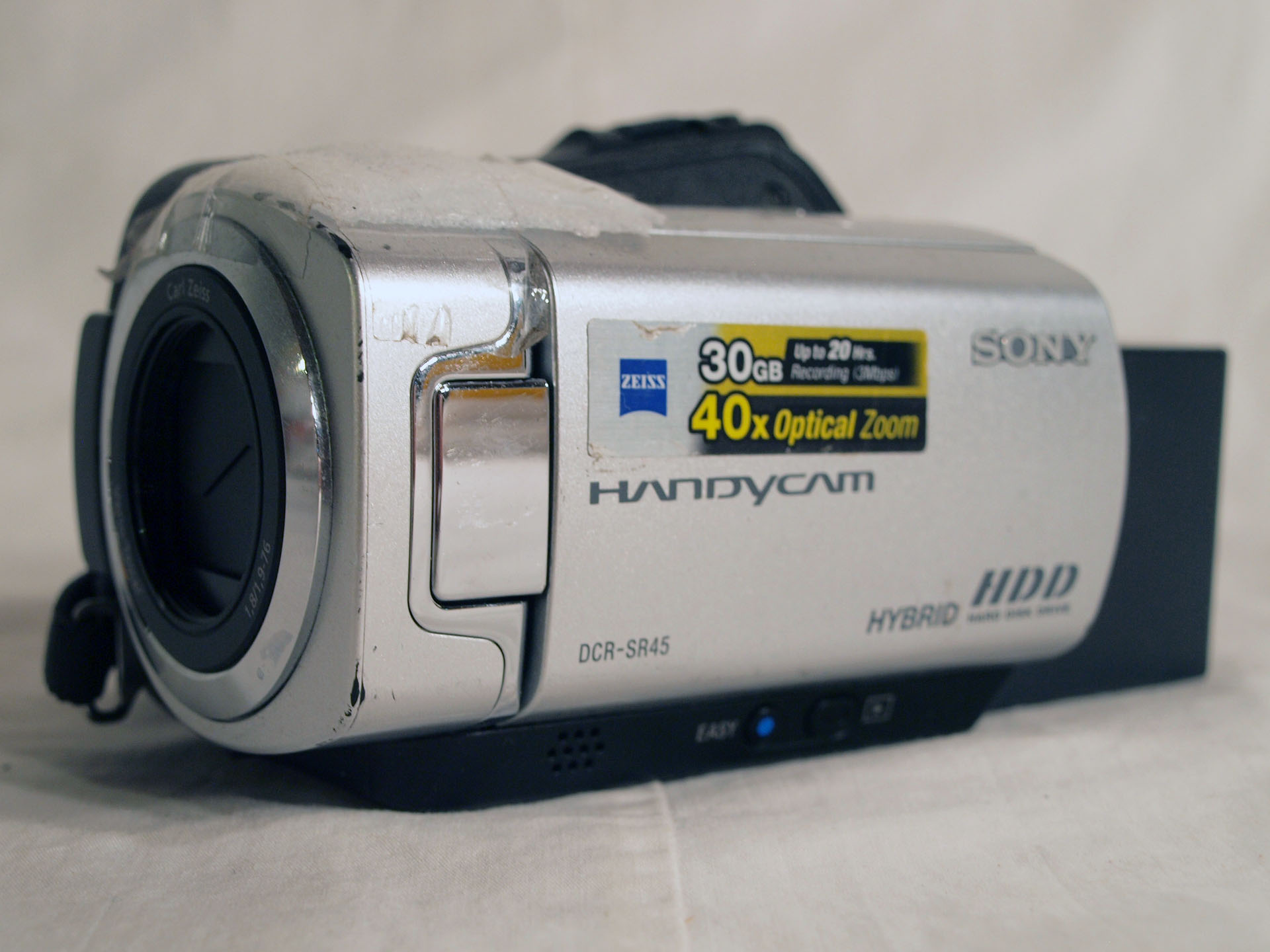 有关以下物品的详细资料: sony handycam dcr-sr45 30 gb camcorder